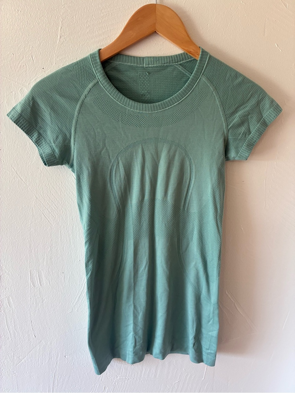 lululemon athletica swiftly Short-Sleeve Top aqua blue green size 4